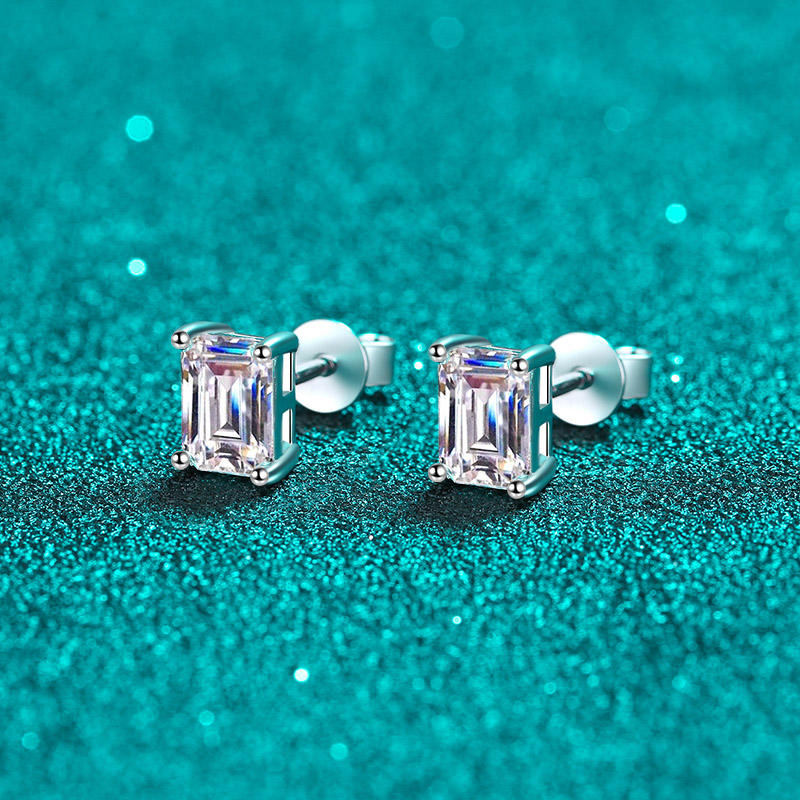 Lyra Moissanite Earring