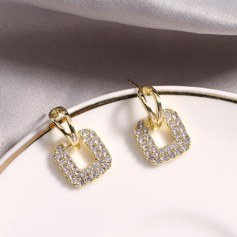 Tiara Moissanite Earring