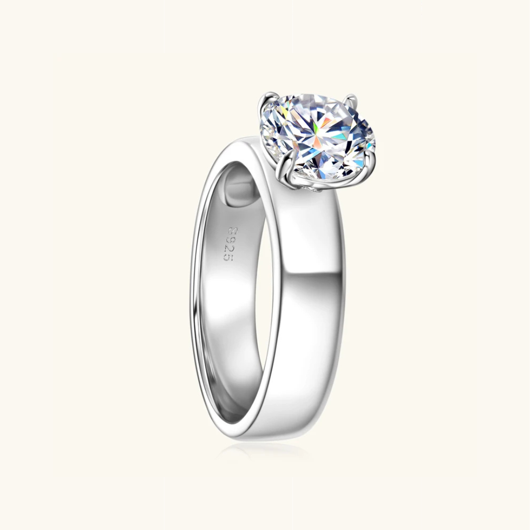 Vivi Moissanite Ring