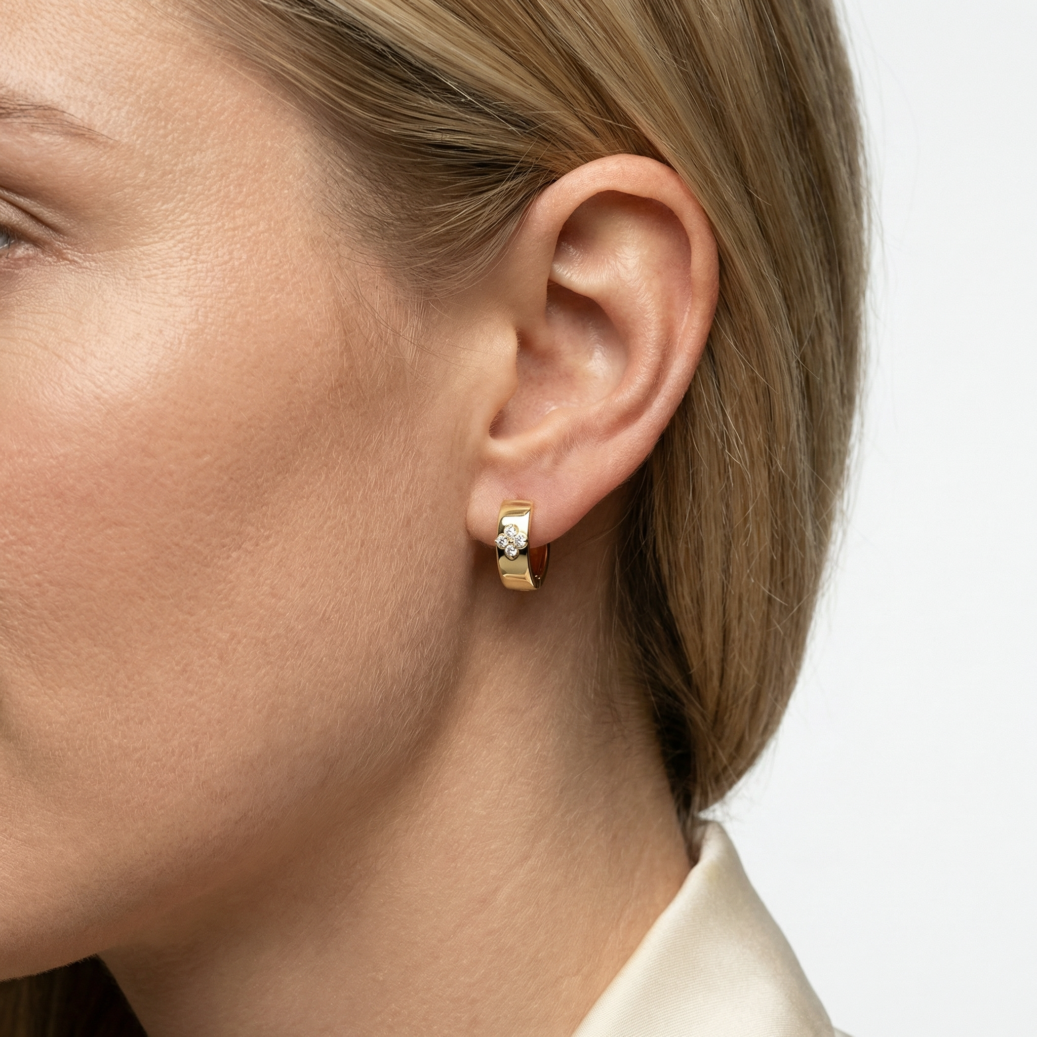 Lumi Moissanite Earring