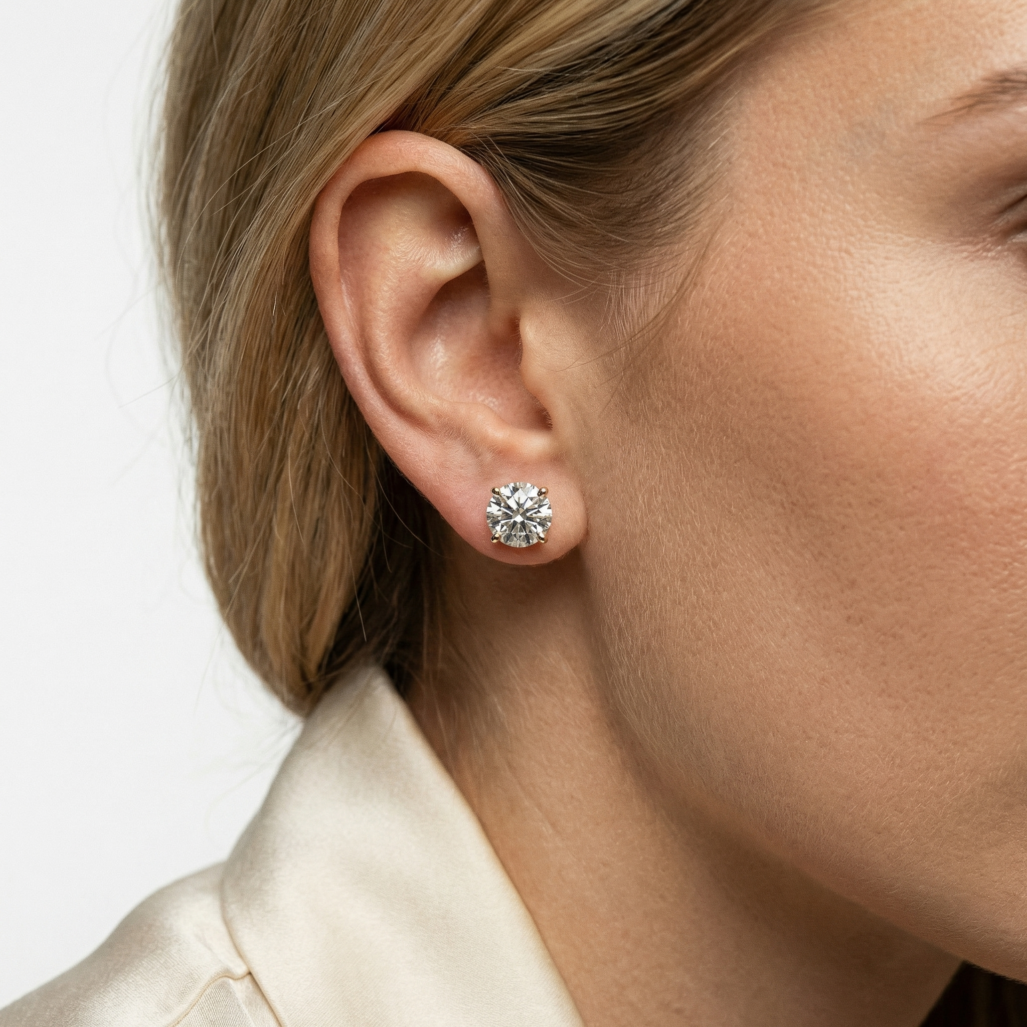 Lumen Moissanite Earring