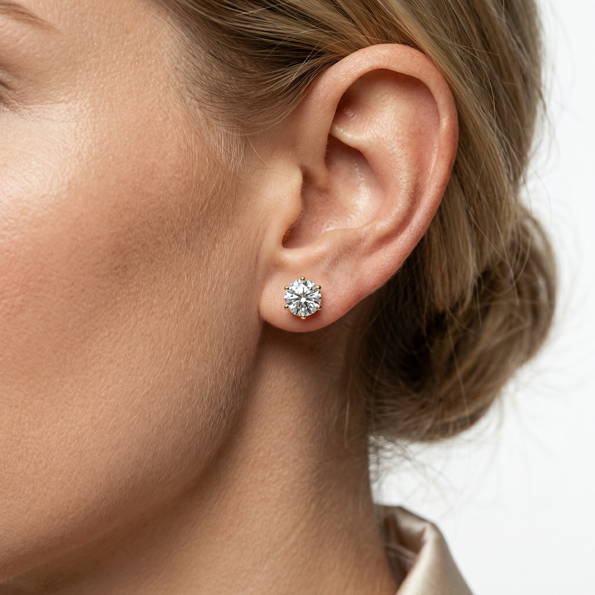 Lumen Moissanite Earring