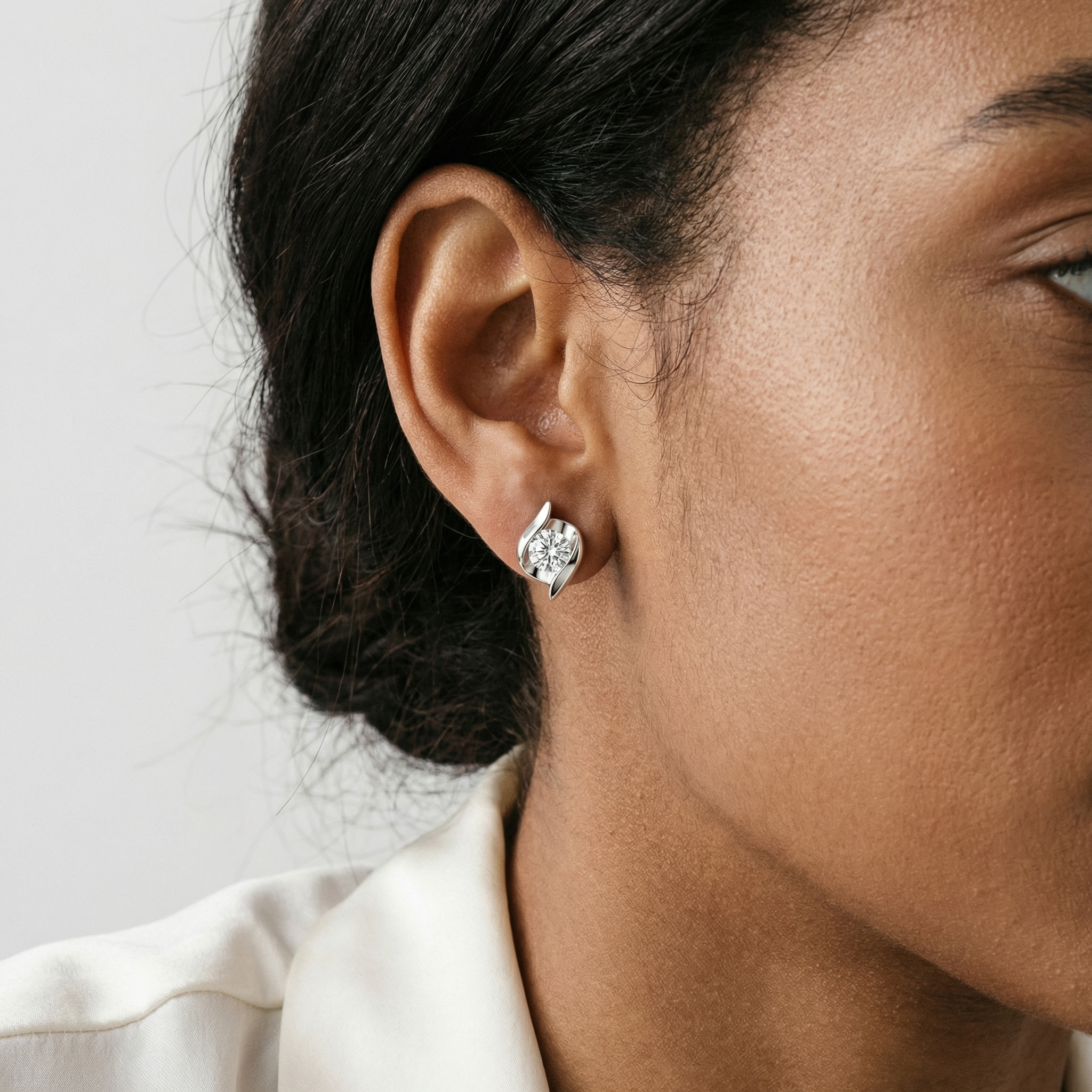 Solara Moissanite Earring