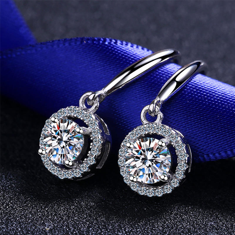 Cleo Moissanite Earring