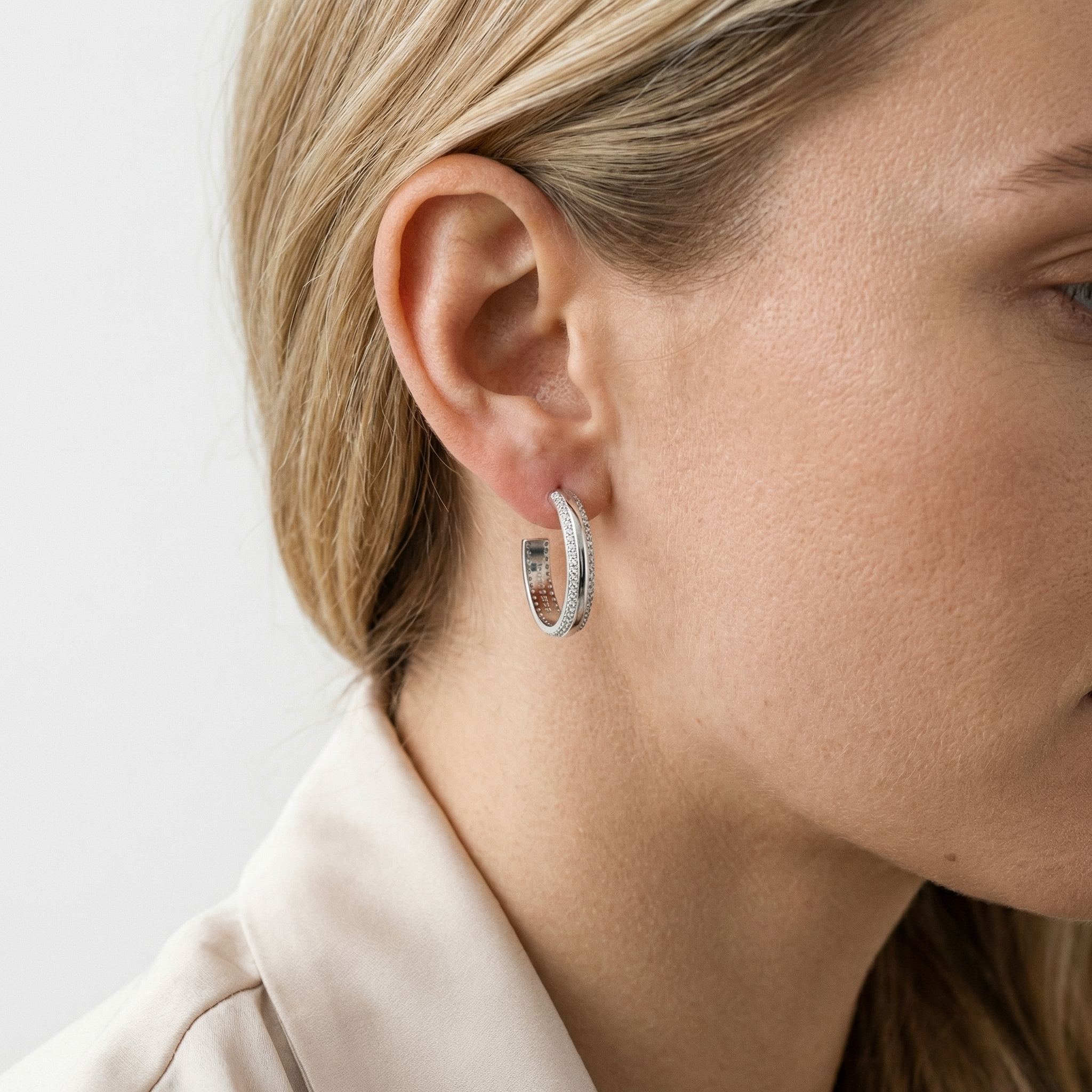 Lila Moissanite Earring