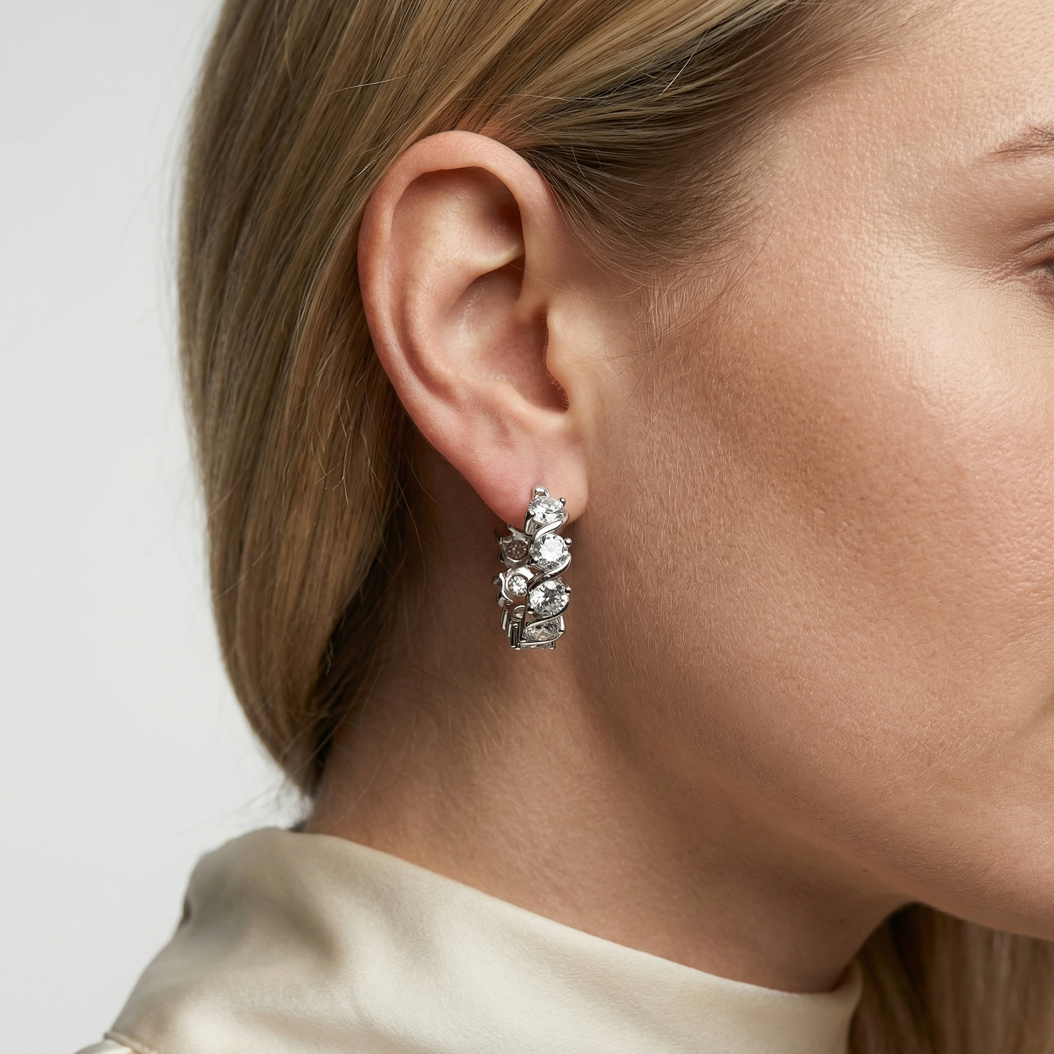 Solis Moissanite Earring