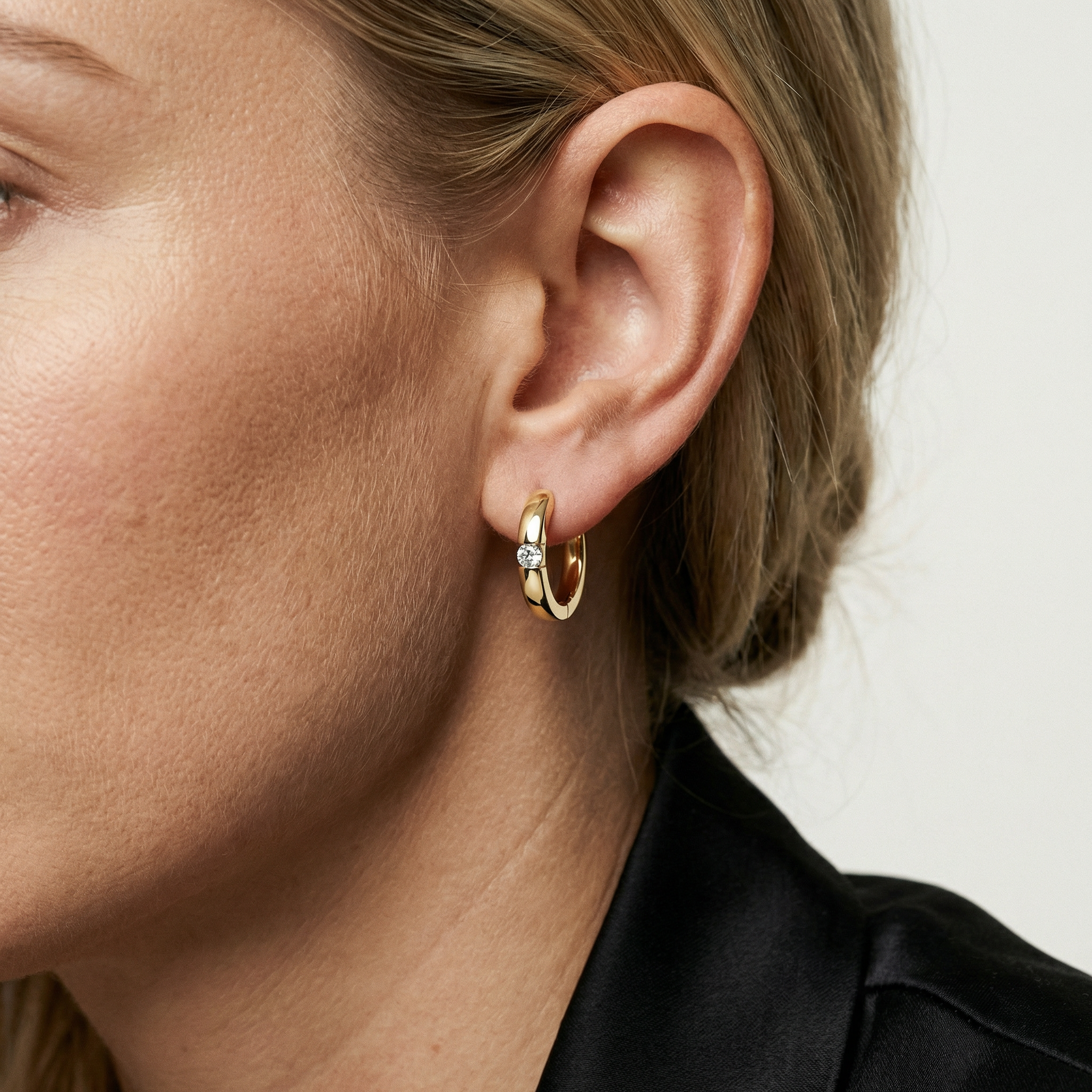 Mira Moissanite Earring